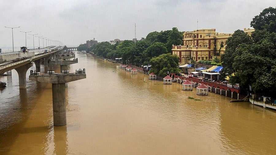 <div class="paragraphs"><p>A ghat is seen partially submerged after the Ganga overflows due to heavy monsoon rainfall in Patna on Thursday.</p></div>