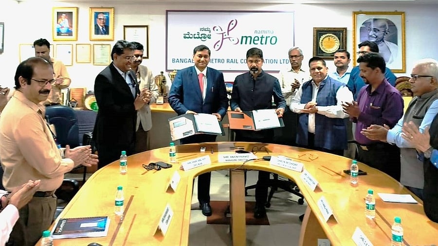 <div class="paragraphs"><p>BMRCL boss Anjum Parwez and BEML CMD Shantanu Ray exchange contract documents on Saturday.</p></div>