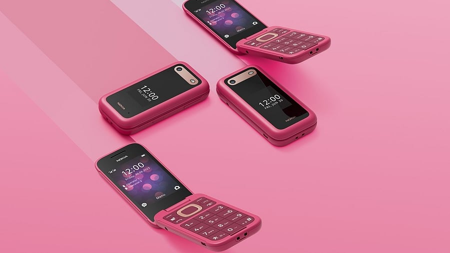 <div class="paragraphs"><p>Nokia 2660 Flip Phone.</p></div>