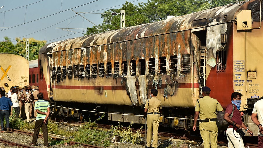 <div class="paragraphs"><p>Security personnel at the spot after a fire broke out in a coach of a train at Madurai railway station on Saturday, August 26, 2023.</p></div>