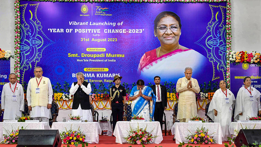 <div class="paragraphs"><p>President Droupadi Murmu with Chhattisgarh Governor Biswabhusan Harichandan and Chief Minister Bhupesh Baghel.</p></div>