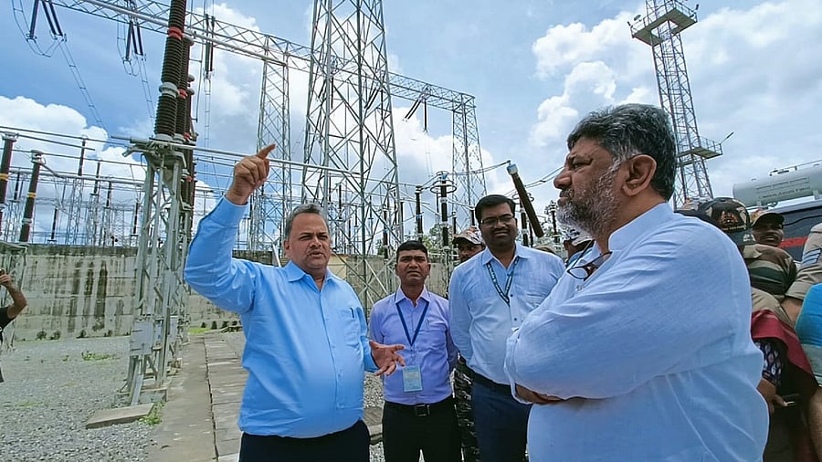 <div class="paragraphs"><p>Deputy Chief Minister D K Shivakumar inspects the work on the power sub-station of Yettinahole project at Hebbanahalli in Sakleshpur taluk of Hassan district on Tuesday. </p></div>
