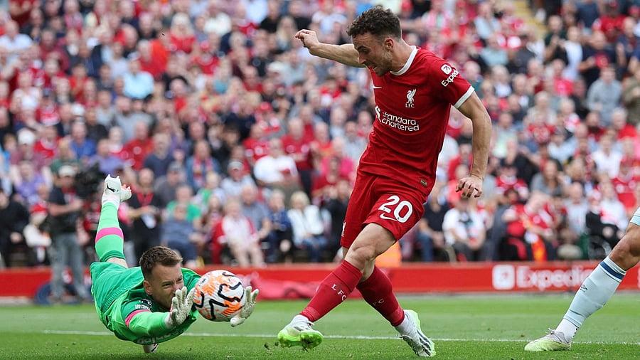 <div class="paragraphs"><p>Liverpool's Diogo Jota scores their third goal.</p></div>