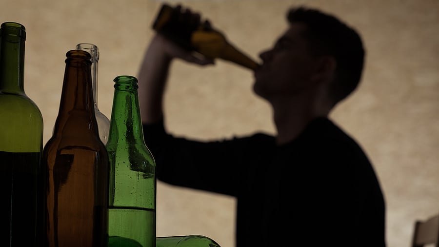 <div class="paragraphs"><p>Representative image of a man drinking.</p></div>