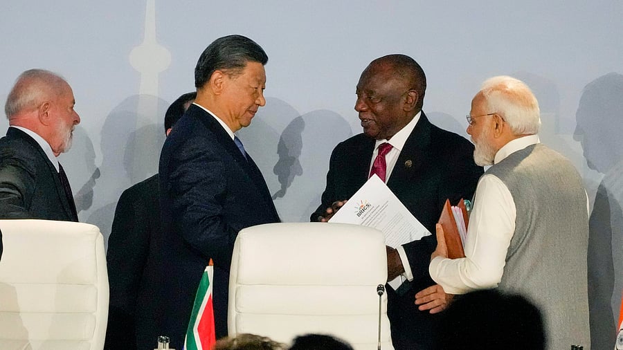 <div class="paragraphs"><p>South African President Cyril Ramaphosa, centre right speaks to China's President Xi Jinping as President of Brazil Luiz Inacio Lula, left, and Prime Minister of India Narendra Modi look on, at the in Johannesburg, South Africa, Thursday, Aug. 24, 2023.<br></p></div>