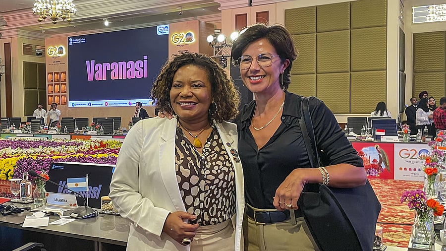 <div class="paragraphs"><p> Minister of Culture of Brazil Margareth Menezes (left) after the G20 Culture Ministers Meeting, in Varanasi. </p></div>