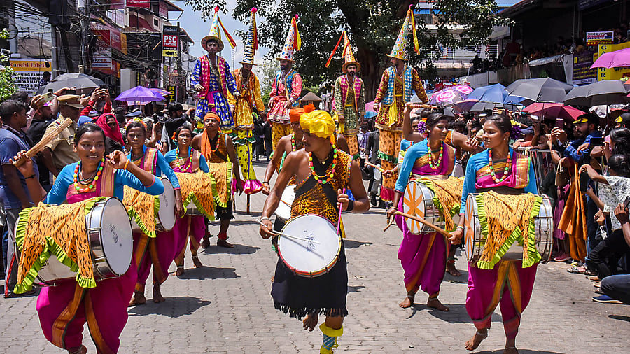 <div class="paragraphs"><p>Artists perform during 'Atham' procession, at Thrippunithura in Kochi, Sunday, August 20, 2023. ‘Atham’ marks the beginning of the 'Onam' festival.</p></div>
