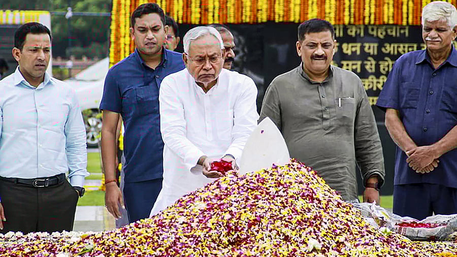 <div class="paragraphs"><p>Bihar Chief Minister Nitish Kumar pays tribute to former PM Atal Bihari Vajpayee on his death anniversary at his memorial Sadaiv Atal, in New Delhi, Wednesday, August 16, 2023. </p></div>