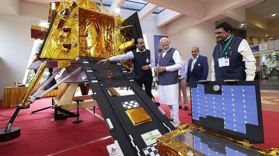 <div class="paragraphs"><p>PM Modi with the scientists of ISRO on the success of Chandrayaan-3 Mission in Bengaluru. </p></div>