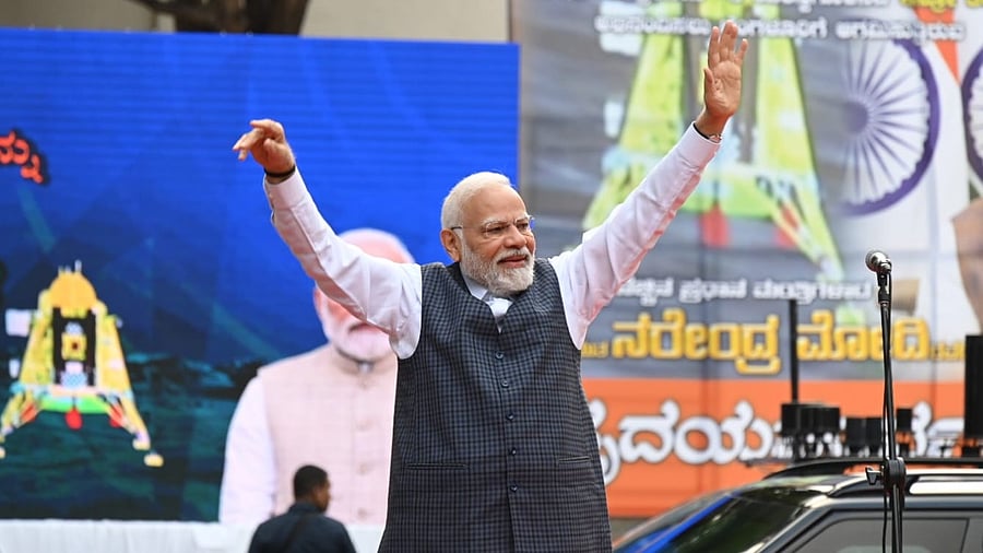 <div class="paragraphs"><p>PM Narendra Modi addresses the public  at HAL Airport in Bengaluru.</p></div>