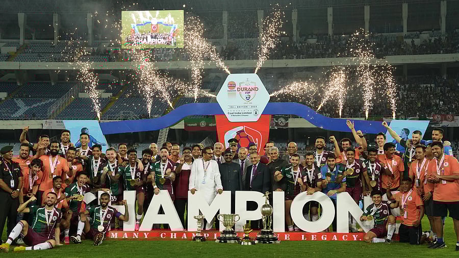 <div class="paragraphs"><p>Mohun Bagan Super Giant players pose for photos with the trophy after winning the 132nd Durand Cup, at Vivekananda Yuba Bharati Krirangan (VYBK), in Kolkata,</p></div>