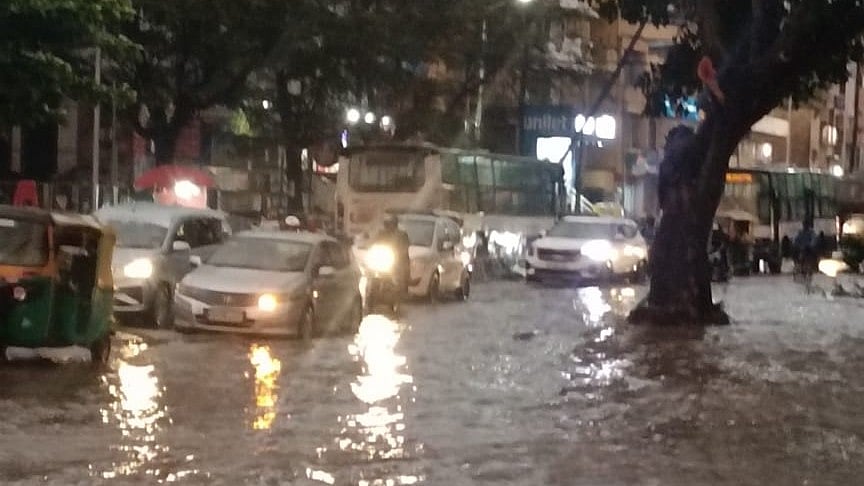Water-logging on Wheelers Road. (R) Car submerged on Croma service road. SPECIAL ARRANGEMENT