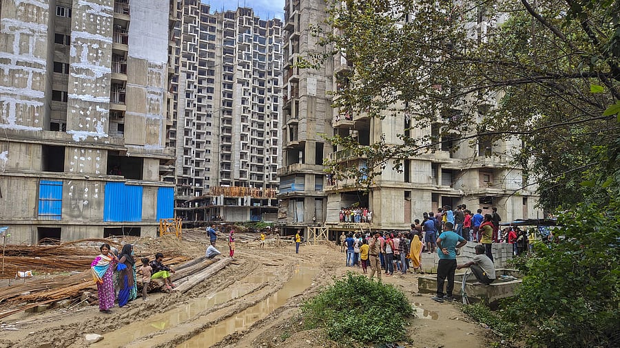 <div class="paragraphs"><p>Workers at the under construction Amrapali Dream Valley society in Noida Extension, where eight people were killed in a lift crash on September 15.</p></div>
