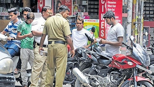 <div class="paragraphs"><p>Representative image of traffic violation.&nbsp;</p></div>