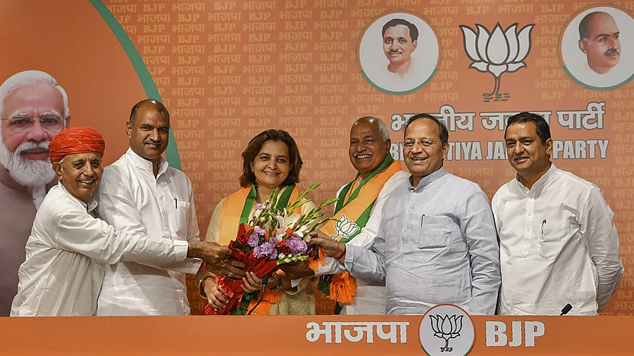 <div class="paragraphs"><p>Former Congress MP Jyoti Mirdha joins BJP.</p></div>
