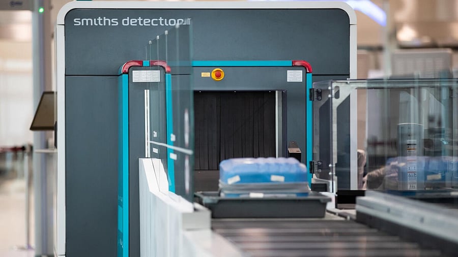 <div class="paragraphs"><p>Smiths Detection scanner.</p></div>