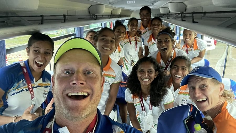 <div class="paragraphs"><p>Ankita Suresh (left), Sjoerd Marijne (centre), Janneke Schopman (right) with the Indian women's hockey players.</p></div>