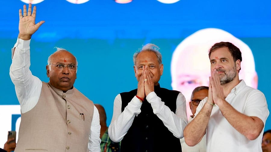 <div class="paragraphs"><p>Rajasthan Chief Minister Ashok Gehlot, Congress President Mallikarjun Kharge and party leader Rahul Gandhi during a public meeting in Jaipur.</p></div>