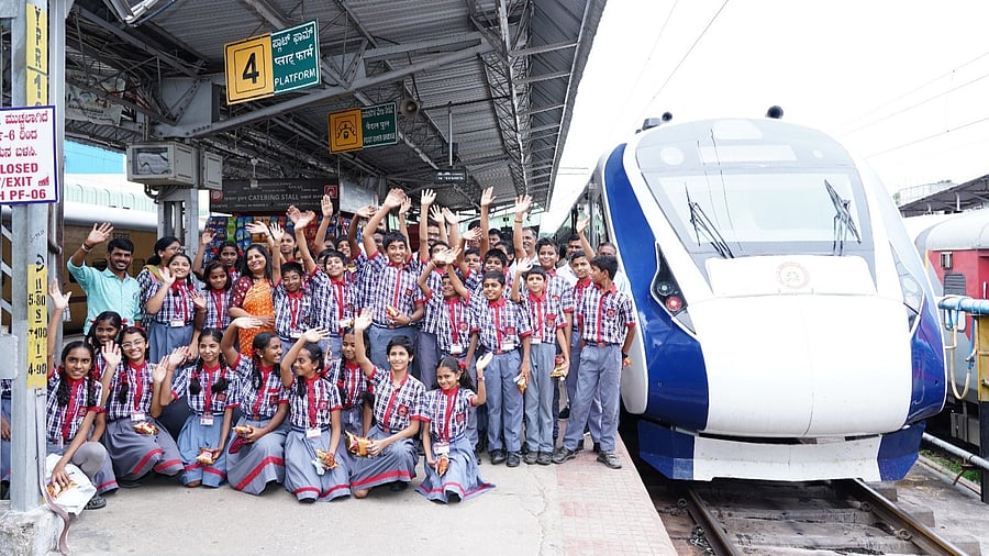 <div class="paragraphs"><p>Bengaluru additional divisional railway manager Kusuma Hariprasad with schoolchildren during the trial run of the Hyderabad-Bengaluru Vande Bharat Express on Thursday. </p></div>