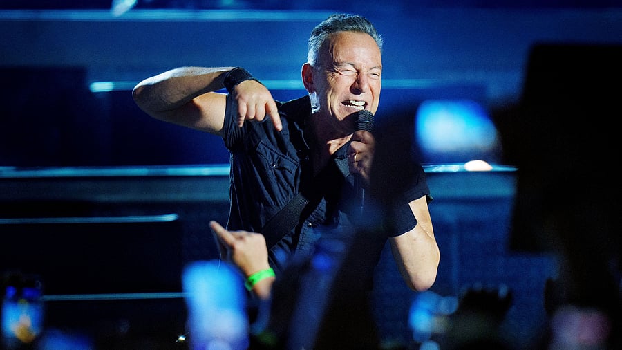 <div class="paragraphs"><p>Bruce Springsteen.</p></div>