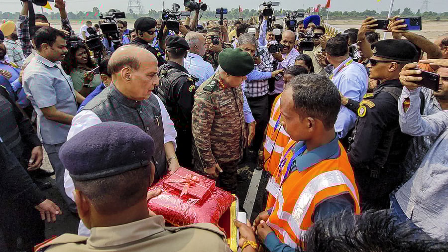 <div class="paragraphs"><p>Defence Minister Rajnath Singh during the inauguration of several BRO infrastructure projects in Samba, Tuesday, Sept. 12, 2023.</p></div>