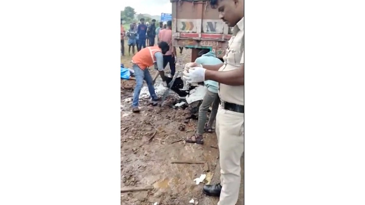 Car collides with lorry in Karnataka, several feared dead
