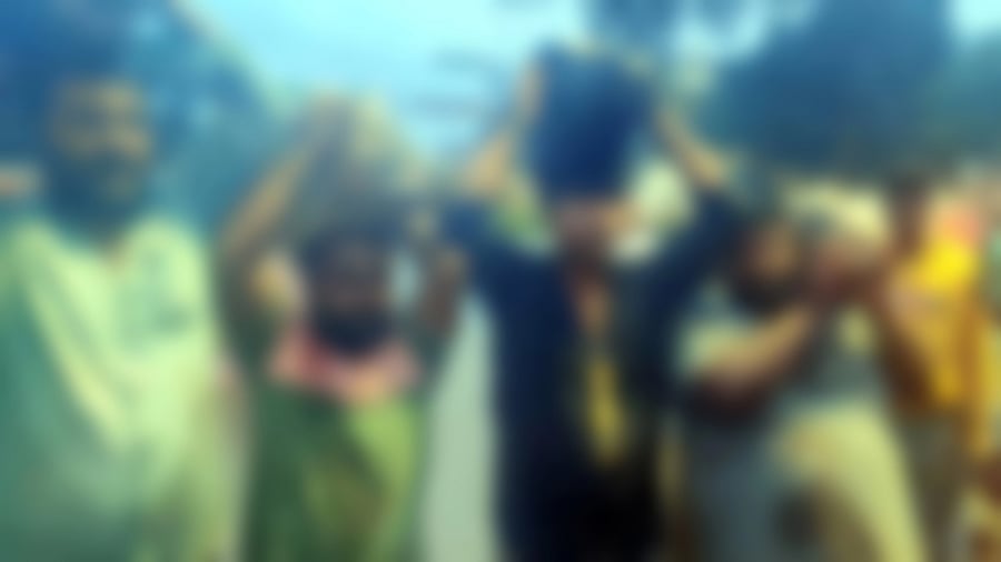 <div class="paragraphs"><p>A blurred video grab shows the cow vigilantes forcing the meat transporters to carry&nbsp;butchered animal parts on their heads. </p></div>