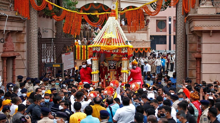 <div class="paragraphs"><p>Devotees pull a "Rath" or a chariot of Lord Jagannath.</p></div>