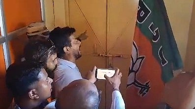 <div class="paragraphs"><p>A screengrab from the purported video of the incident that took place in West Bengal's Bankura.&nbsp;</p></div>
