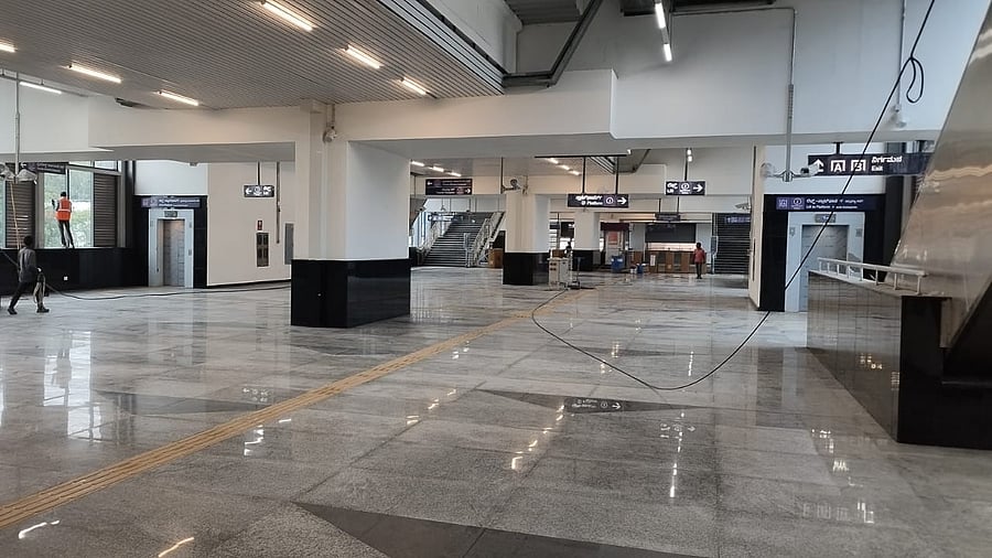 <div class="paragraphs"><p>The concourse of the Benniganahalli metro station. </p></div>