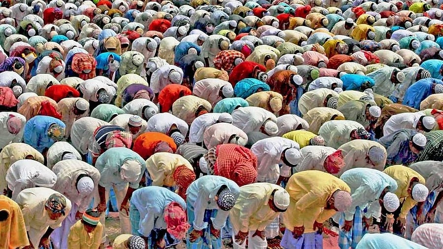 <div class="paragraphs"><p>As processions are taken out on the occasions of Anant Chaturdashi and Eid-e-Milad in Mumbai and other places, a delegation of All India Khilafat has requested chief minister Eknath Shinde to find a solution to it, a statement said.</p></div>