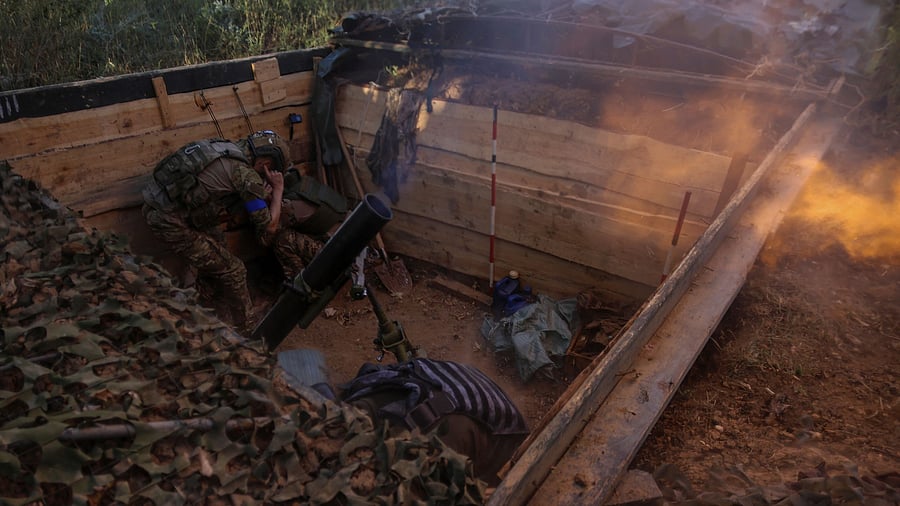 <div class="paragraphs"><p>Ukrainian service members fire a mortar toward Russian troops at their position near a frontline, amid Russia's attack on Ukraine, in Zaporizhzhia region, Ukraine September 4, 2023. </p></div>