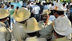 <div class="paragraphs"><p>Representative image of Police Constables.</p></div>