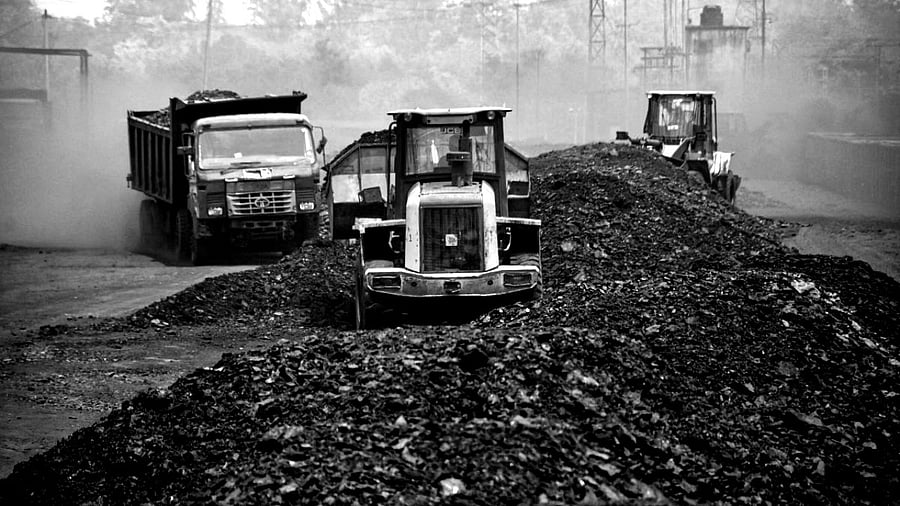 <div class="paragraphs"><p>India's power emissions climbed 4.5% to new highs on the back of record use of high-polluting coal, which generates roughly 75% of India's electricity.</p></div>