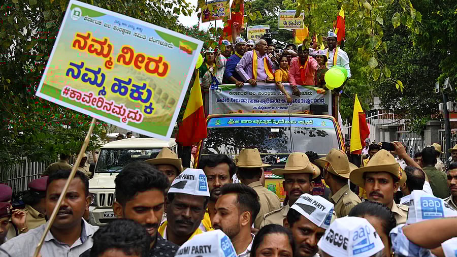 <div class="paragraphs"><p>Bengaluru bandh over Cauvery water issue which got a lukewarm response.</p></div>