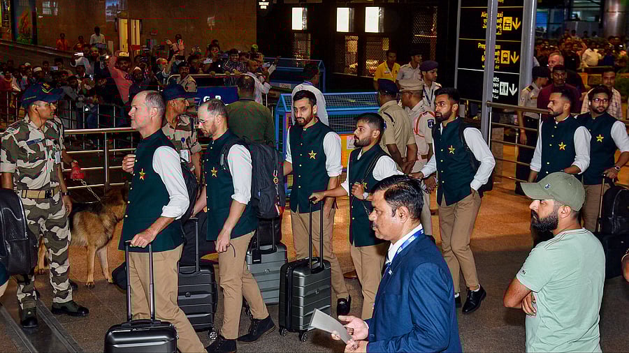 <div class="paragraphs"><p>Pakistani cricketers arrive for ICC Cricket World Cup at Rajiv Gandhi International Airport.</p></div>