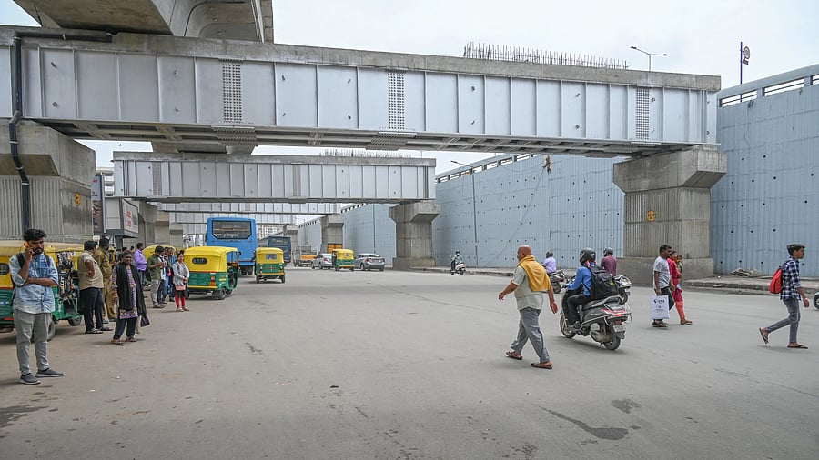 <div class="paragraphs"><p>At least 25 feeder buses are required from metro stations to the five tech parks located along the ORR every 2.5 minutes from 8 am to 10 am and from 5 pm to 7 pm. </p></div>