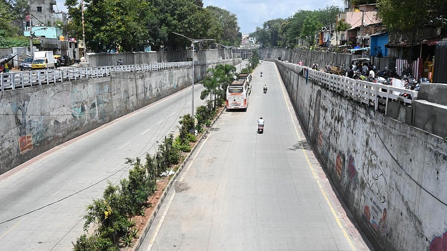<div class="paragraphs"><p>An empty street due to the Bengaluru bandh on Tuesday. </p></div>