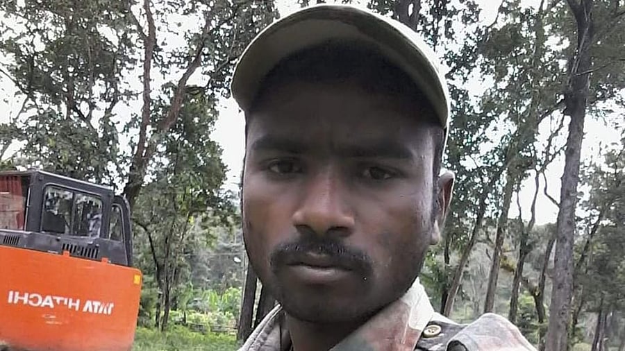 <div class="paragraphs"><p>The deceased Girish</p></div>