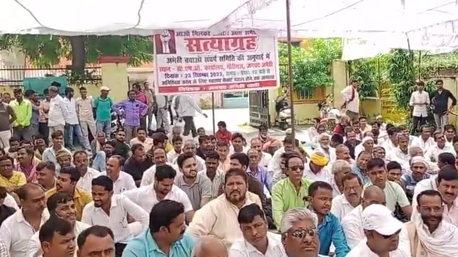 <div class="paragraphs"><p>Dharna going on in Amethi.</p></div>