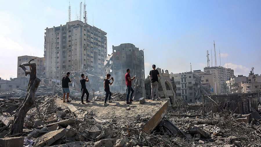 <div class="paragraphs"><p>While the Israeli military assembles tanks and soldiers along the border with Gaza, it remains unclear whether it will launch a ground invasion.</p></div>