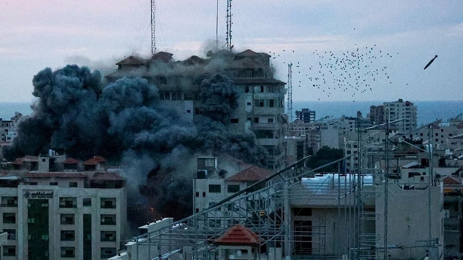 <div class="paragraphs"><p>A missile lands as smoke billows while Israeli forces strike a high-rise tower in Gaza City, October 7, 2023.</p></div>