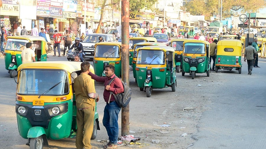 <div class="paragraphs"><p>The auto-rickshaw was hailed through a ride-aggregator app.</p></div>