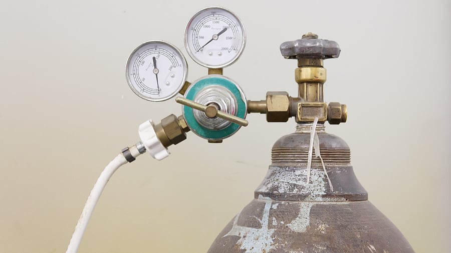 <div class="paragraphs"><p>Representative image of oxygen cylinder.</p></div>