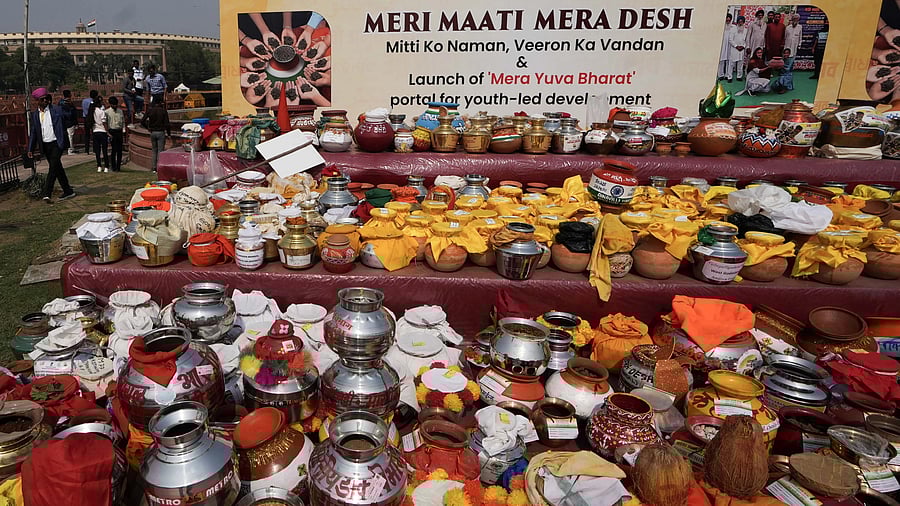 <div class="paragraphs"><p>New Delhi: Vessels containing soils from various parts of the country placed near the Kartavya Path during a 'Meri Mati Mera Desh' campaign programme, </p></div>