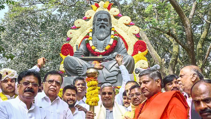<div class="paragraphs"><p>Chief Minister Siddaramaiah receives the torch from Prasannananda Puri Swami on the occasion of Valmiki Jayanti on the premises of Legislators’ Home in Bengaluru on Saturday. Ministers K N Rajanna, B Nagendra and Satish Jarkiholi among others are seen. </p></div>