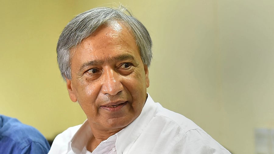 <div class="paragraphs"><p>Mohd Yousuf Tarigami. </p></div>