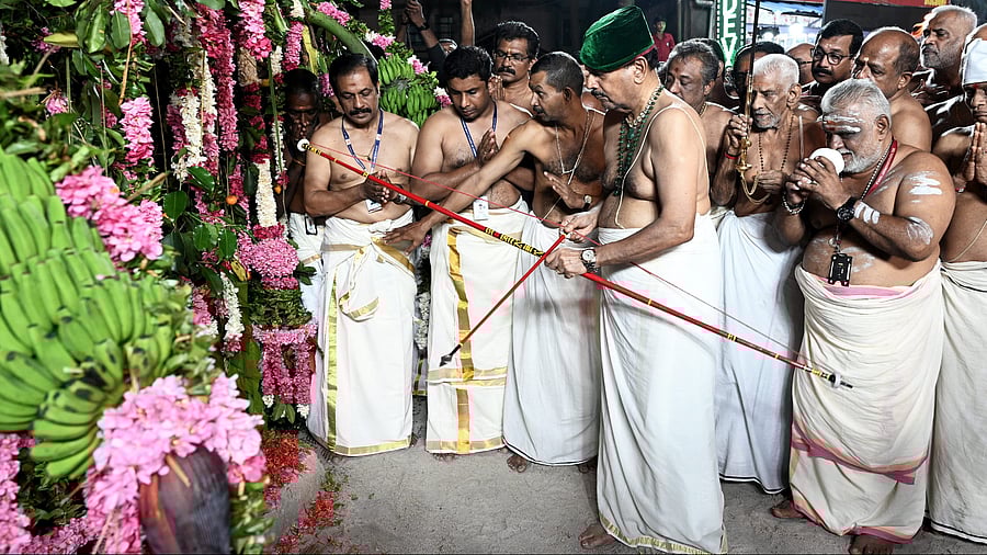 <div class="paragraphs"><p>Members of the Travancore royal family Mulam Thirunal Rama Varma perform 'Pallivetta' ritual as part of the 'Alpassi' festival of the Sree Padmanabha Swamy Temple, in Thiruvananthapuram, Sunday, Oct. 22, 2023.</p></div>