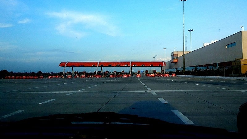 <div class="paragraphs"><p>Yamuna Expressway. </p></div>