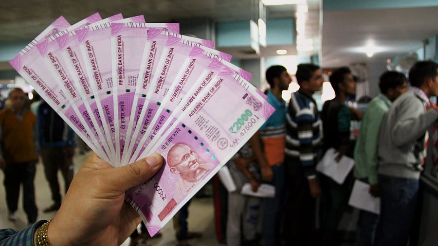 <div class="paragraphs"><p>An image of people standing in queue to deposit Rs 2,000 notes.</p></div>